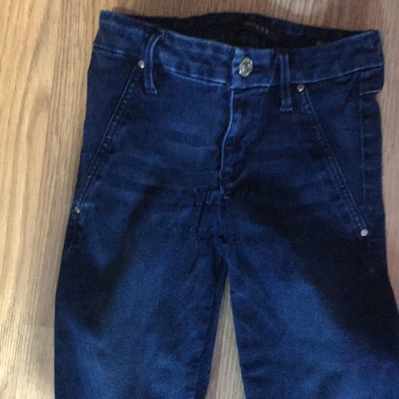 Guess jeans with slimming/lifting denim! - Picture 2 of 3